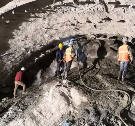 什运乡隧道拱顶带模注浆料，微膨胀注浆料的特点及施工工艺